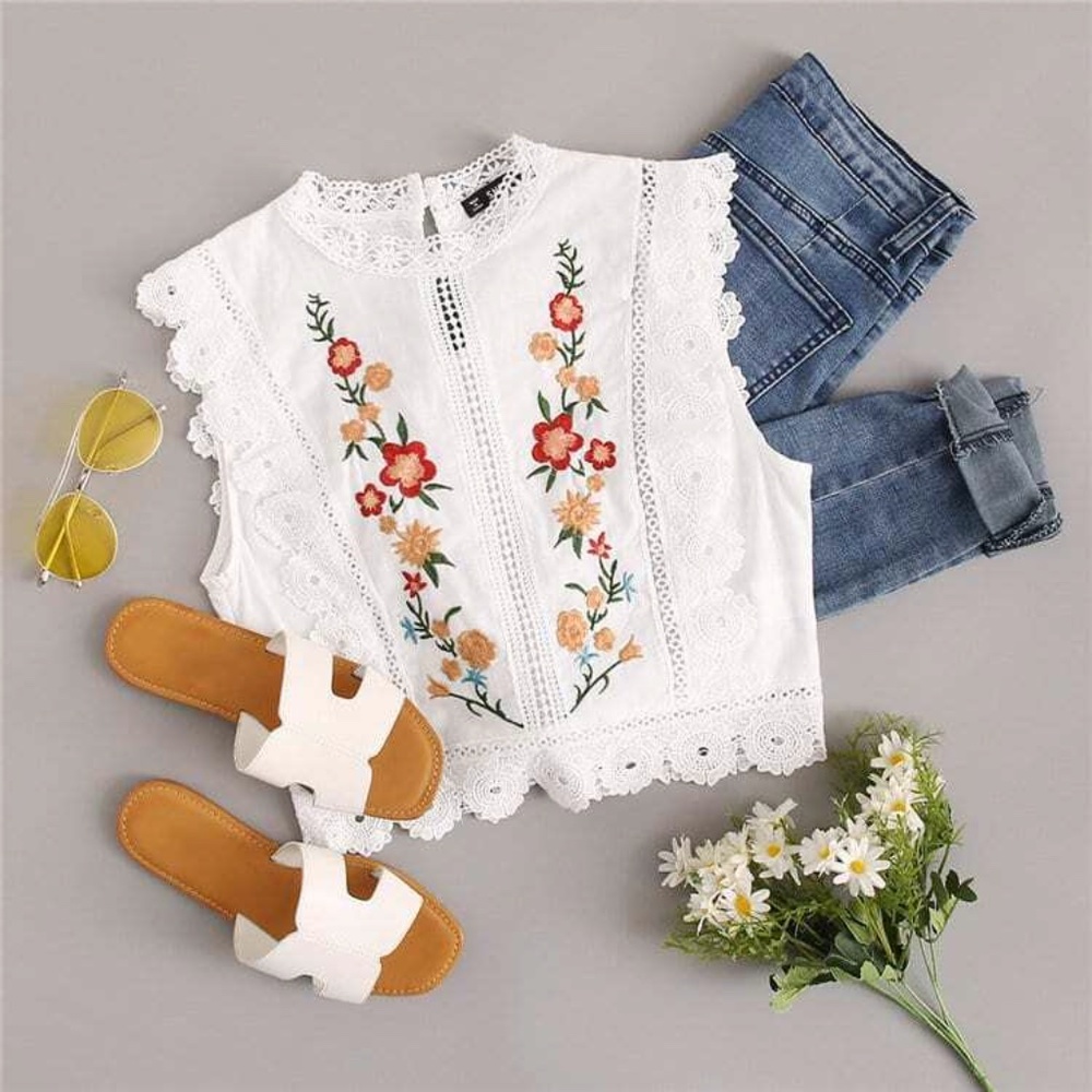 NWT Cropped Embroidered Floral Lace Blouse